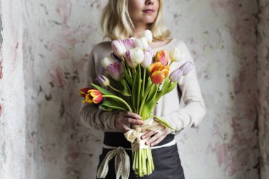 kadın holding buket 