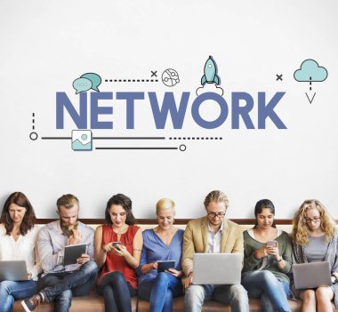 farklı aygıtlar kullanan kişiler