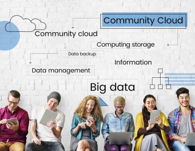 Dijital aygıtlar kullanan insanlar