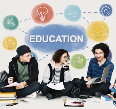 Öğrenciler birlikte öğrenme 