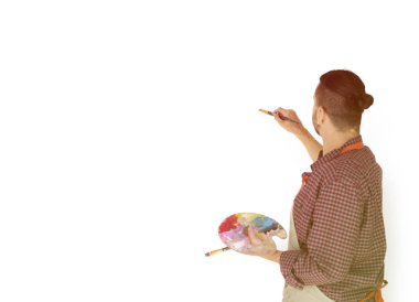 adam boş duvara çizim