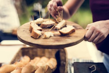 Ev yapımı ekmek test eller