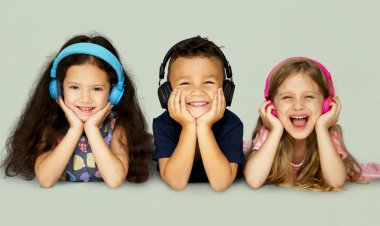 çocuklar müzik kulaklık 