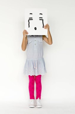 küçük çocuğu kapsayan yüz