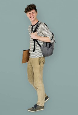 sırt çantası ile erkek öğrenci