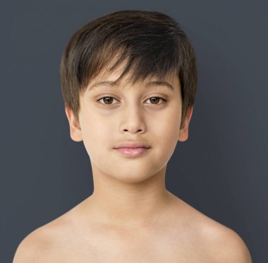 sevimli genç çocuk