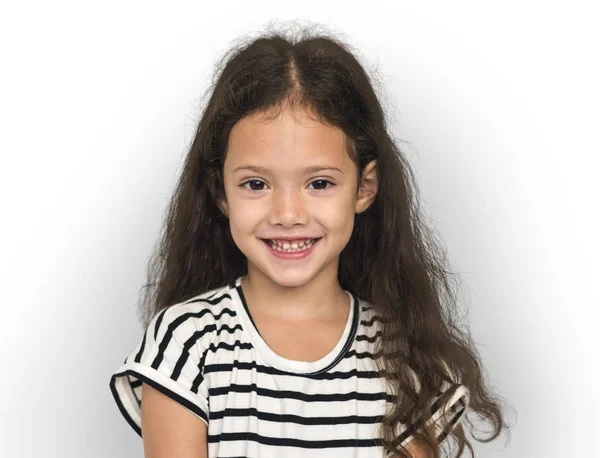 Kleine lachende meisje in de studio — Stockfoto