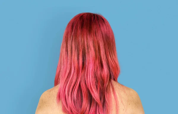 Femme aux cheveux roses — Photo
