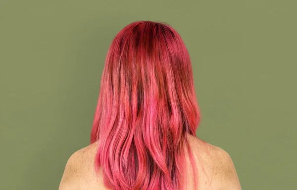 Рожеві волосся жінка — стокове фото