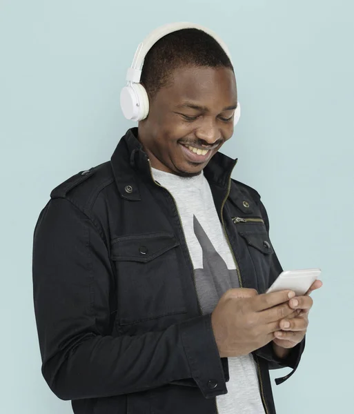 Ο άνθρωπος στα ακουστικά, ακούγοντας μουσική — Φωτογραφία Αρχείου