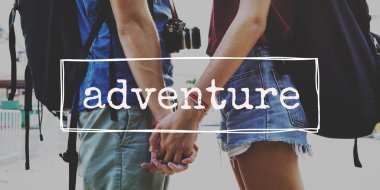 El ele tutuşan çift