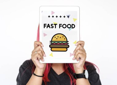 Dijital Tablet ile yüz kapsayan kadın