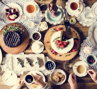 Çay partisi üzerinde toplama arkadaşlar