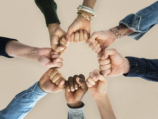 Mensen handen samen — Stockfoto