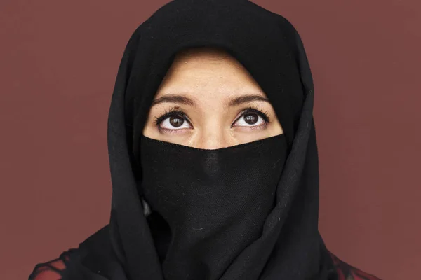 Muslim woman in purdah — Stock Photo, Image