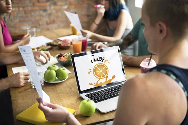 Fitness young adults at meeting — Stock Photo, Image