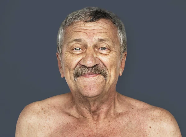 Erwachsener älterer Mann mit Schnurrbart — Stockfoto