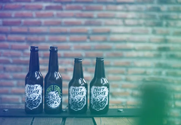Botellas de cerveza artesanal —  Fotos de Stock