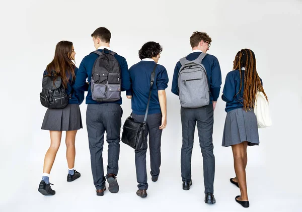Studenter som går till skolan — Stockfoto
