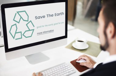 bilgisayarla çalışma iş adamı