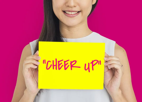 Молодая азиатка с плакатом — стоковое фото