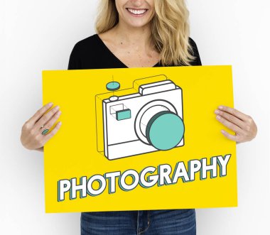 sarışın kadın holding tasarlamak