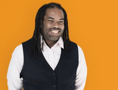 Afrika kökenli Amerikalı adam dreadlocks ile