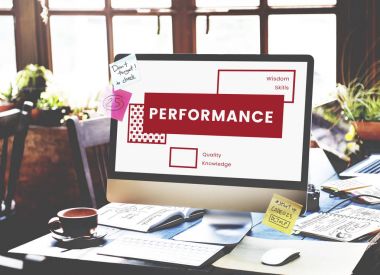 bilgisayar monitöründe çalışma alanı tablosu