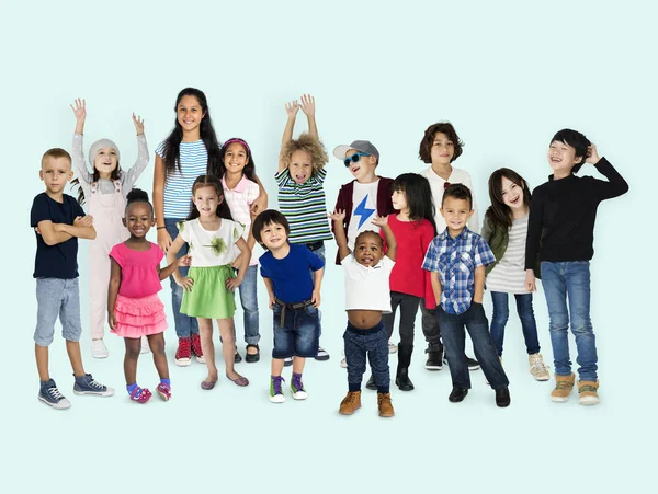 Meninas e meninos multiétnicos — Fotografia de Stock