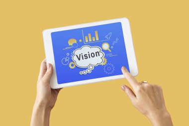 kişi holding dijital tablet