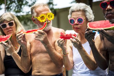 üst düzey insanlar karpuz yeme