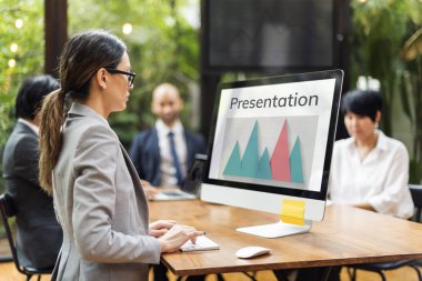 İş adamları ile tartışma toplantısı