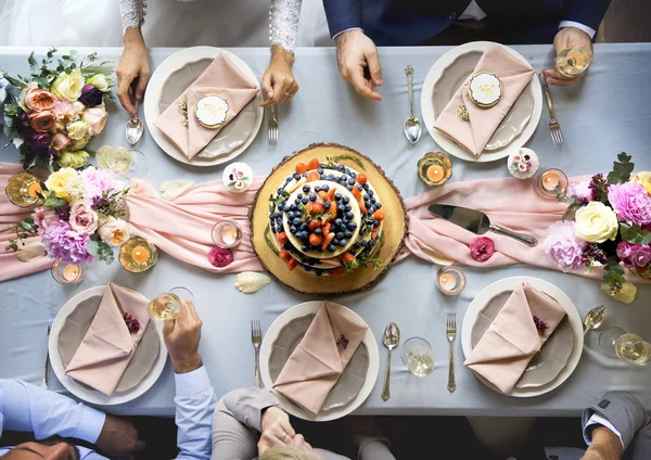 People sitting at wedding table — Stock Photo, Image