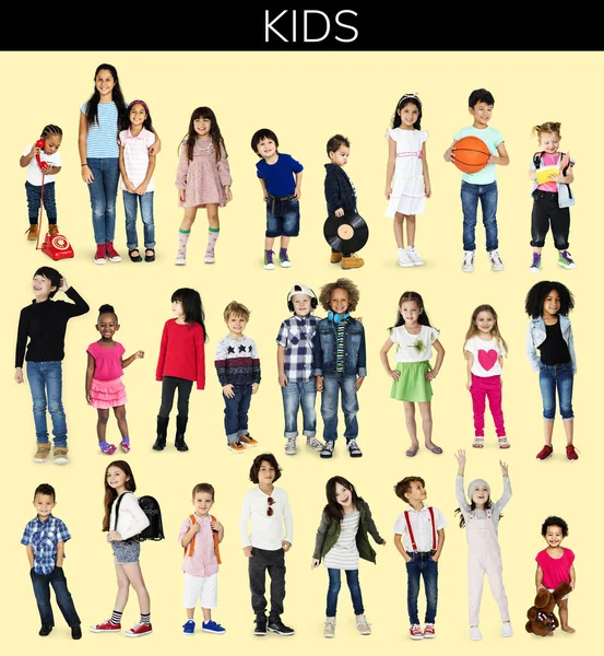 Niñas y niños multiétnicos — Foto de Stock