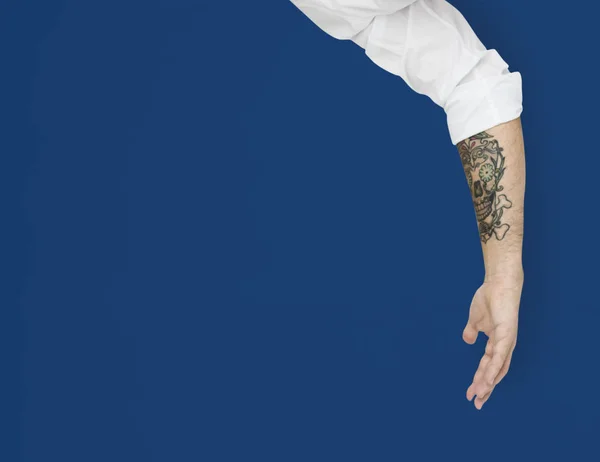 Mão com tatuagem Gesturing — Fotografia de Stock