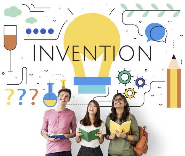 Kitaplar çok kültürlü öğrencilerle gülümseyen