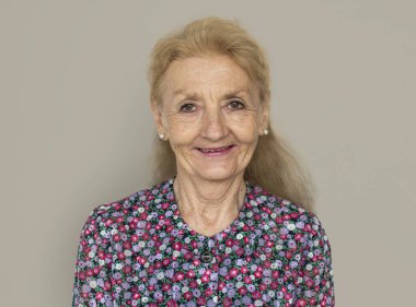 gülümseyen kadın kıdemli