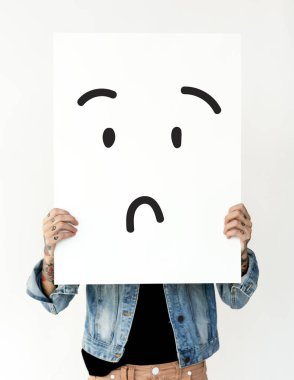 kadın gösteren bayrak