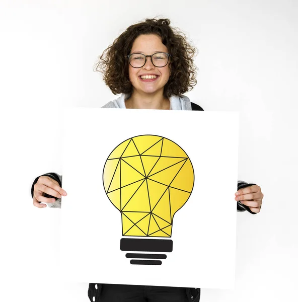 Mujer sosteniendo la cartelera — Foto de Stock