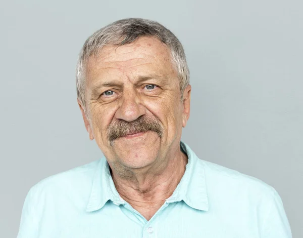 Hombre mayor con bigote —  Fotos de Stock