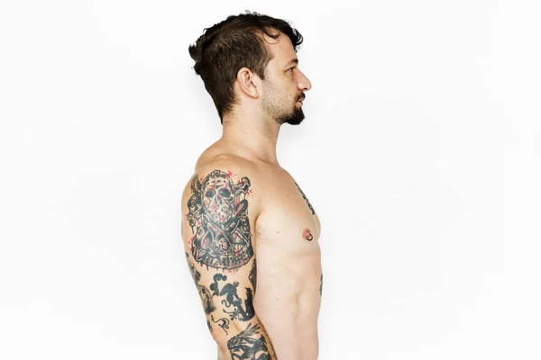 Hombre sin camisa tatuado — Foto de Stock