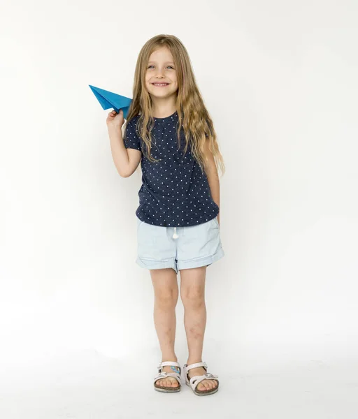 Menina com avião de papel — Fotografia de Stock
