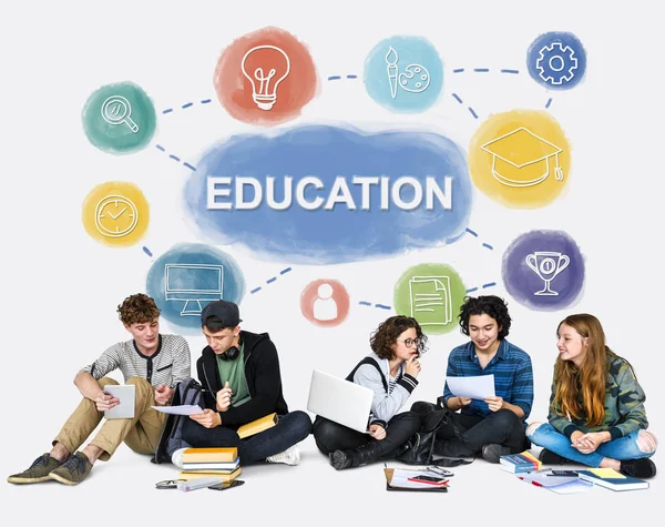 Öğrenciler birlikte öğrenme 