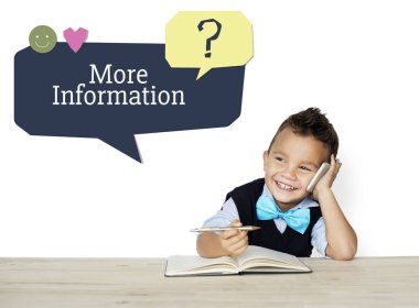 Masa başında siting öğrenci