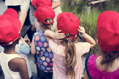 küçük öğrenciler botanik öğrenme