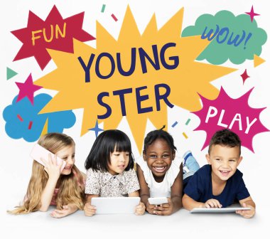 çocuklar dijital cihazlar kullanarak