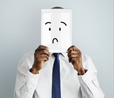 Dijital Tablet ile yüz kapsayan iş adamı