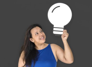 kadın holding ampul