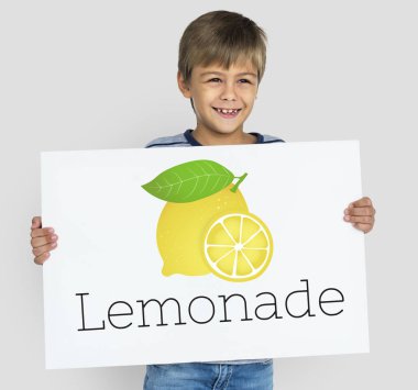 Çocuk holding afiş