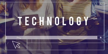 İnsanlar kitap okuyor.